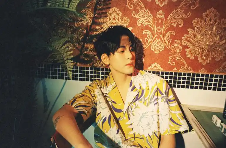 曾舜晞是自带氛围感嘛060606