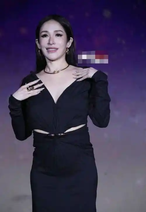 萧亚轩怎么变这样了?