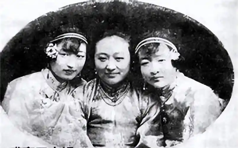 这是宋子文对盛爱颐第一眼的评价,说一见钟情也不为过.