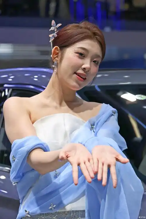 【2023成都车展】观皇冠陆放,赏美女车模!-爱卡汽车网论坛