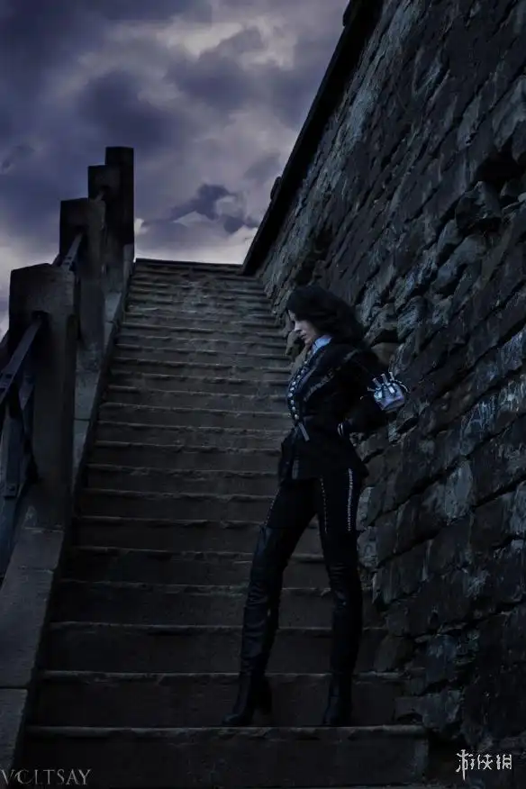 《巫师3》叶奈法神级cos 眼神犀利细节精致神还原!