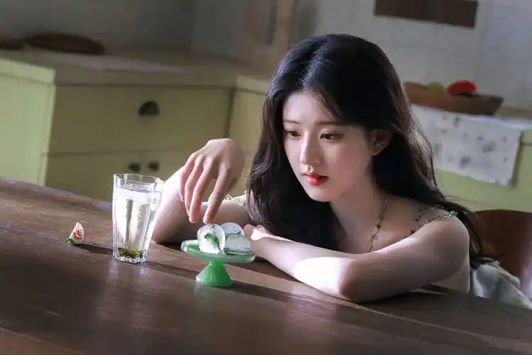 95今日营业照可以看到好多漂亮美女是幸福的一天哇