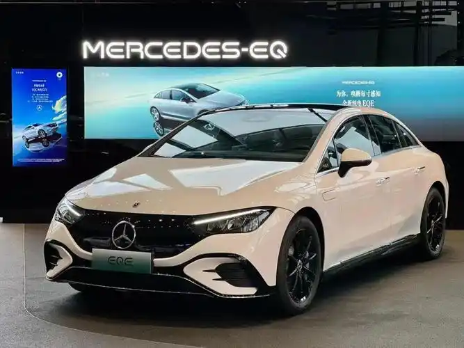 梅赛德斯-奔驰纯电四门轿跑 eqe350先锋版 续航752km 四色齐全 现车