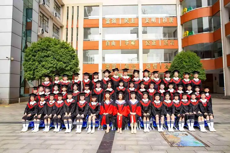 最美毕业照——实验小学六年级四班