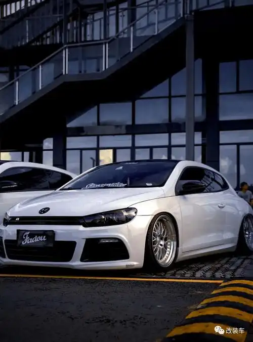 素雅姿态风大众尚酷r,趴下后那"翘臀"变得更加性感