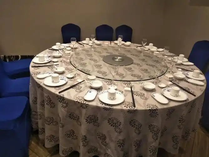 这是我们的一个摆台,我觉得和学校学的有些差别,但我觉得这样挺好看的