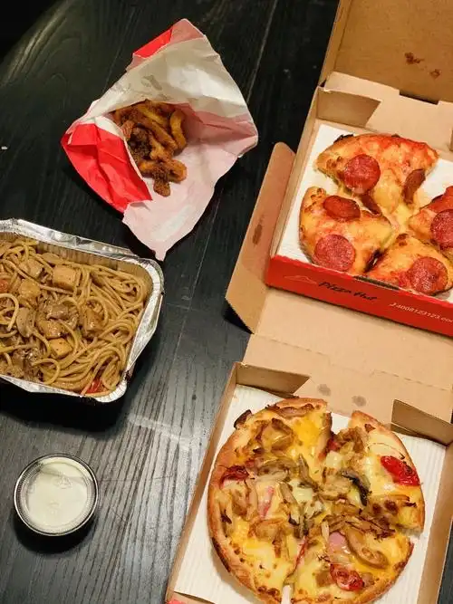 必胜客外卖吃起来,奶香黑椒鸡肉意面,送过来还热乎乎的呢,喜欢意面的