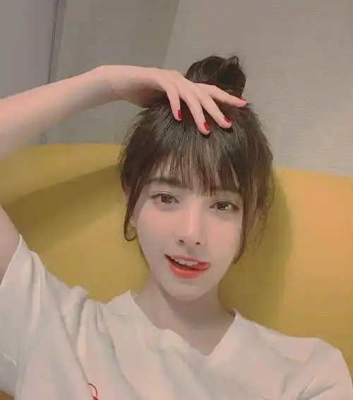 鞠婧祎,虞书欣撞上同款造型,都是94后,状态大不一样_蔡徐坤_lisa_节目