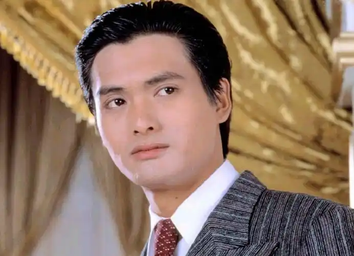 凭借上海滩周润发一夜之间妇孺皆知红遍东南亚