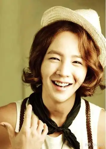 男生留长发比女生还好看是什么体验?