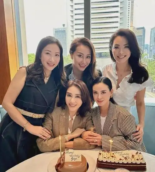 香港名媛圈:c位之争与社会议题香港最近的名媛活动再次引发了公众对于