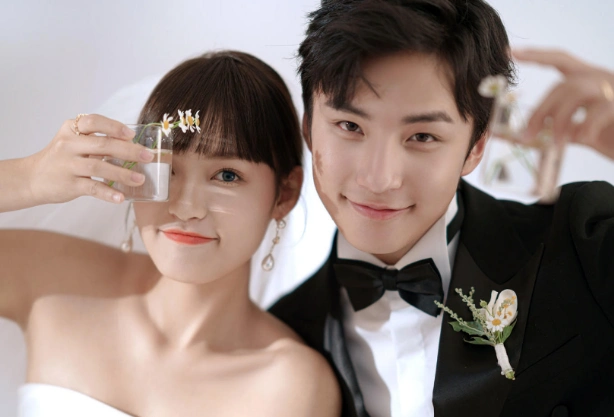 拍婚纱照男士发型自己弄吗