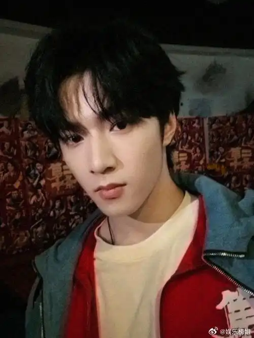 刘耀文情人节自拍##电影第二十条