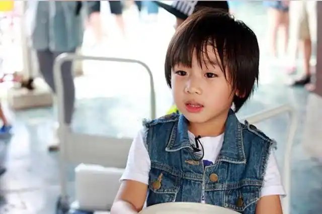 萌娃长大变化:kimi长残,奥莉变宽脸,森碟差别大!