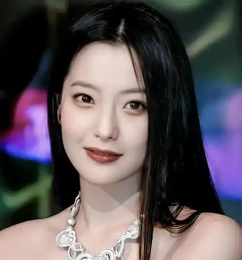 以及每年评选出来的"韩国最优秀演艺人才奖"她成功获得了韩国青龙电影