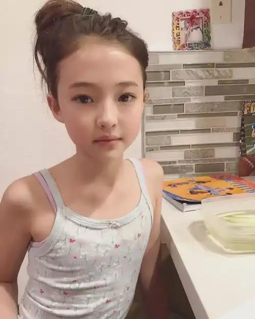 这位10岁的小女孩才是堕入凡间的天使吧