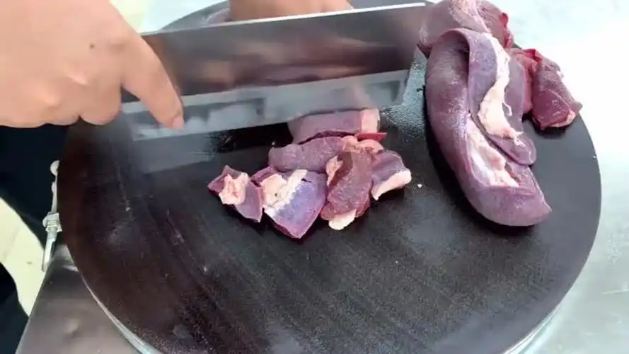 好多人不敢吃的猪连体5块买了4根来麻辣鲜香真过瘾