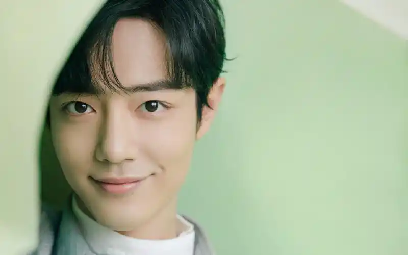 肖战阳光帅气写真桌面壁纸_大陆明星_壁纸下载_美桌网