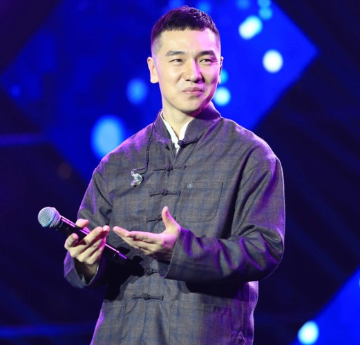 草根歌手王琪:从广场舞火到央视春晚,苦情王子已当爹