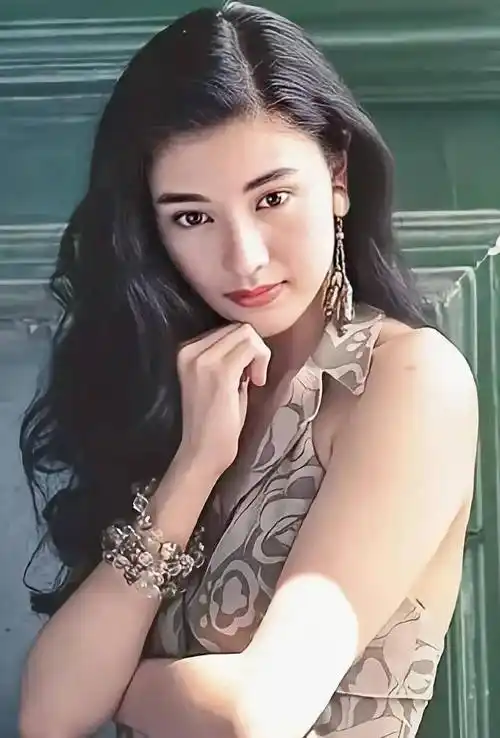 选美皇后李嘉欣挑衅原配,是什么给了她勇气_刘銮雄_蔡少芬_李嘉诚