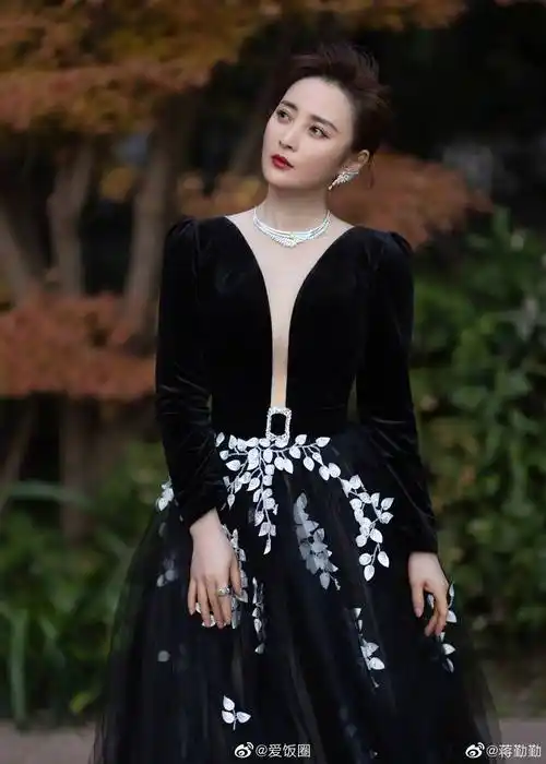 蒋勤勤在《当家主母》片场表示,女儿一定不能像陈建斌 那可不