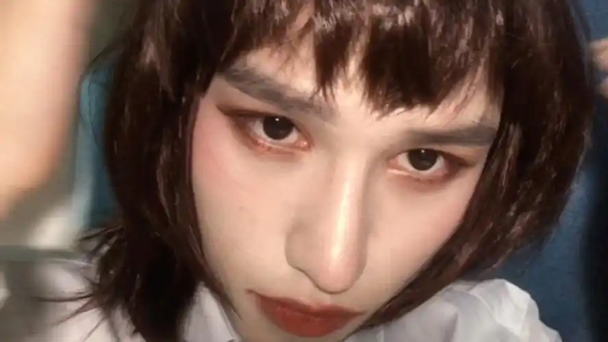 男生第一次尝试化女妆,化完后把自己美到了!_哔哩哔哩_bilibili