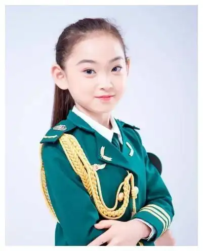 童星邓鸣贺:6岁登春晚爆红,8岁患血癌去世,现亲妹又步其后尘