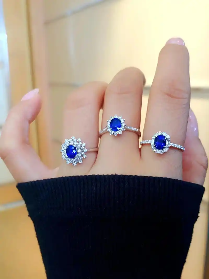 唯美又高雅时尚的皇家蓝蓝宝石.颜色超美,标记别皇家蓝,干净玻 - 抖音