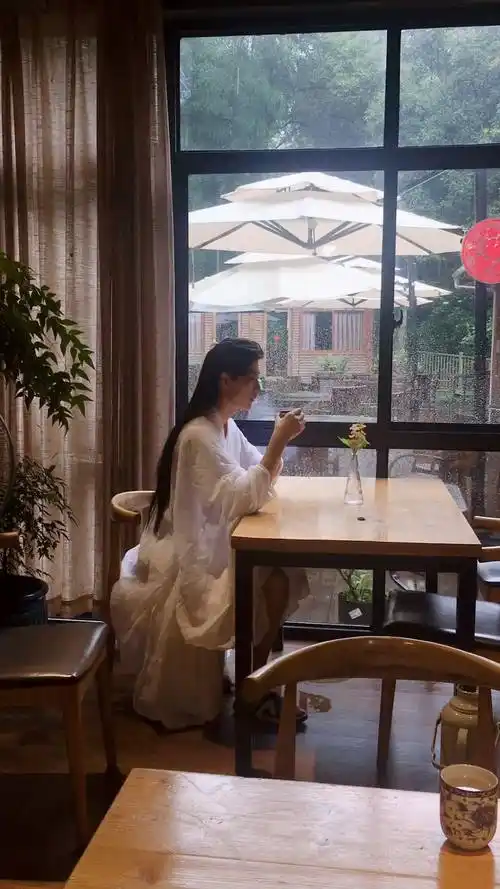 雨天最适合喝茶了