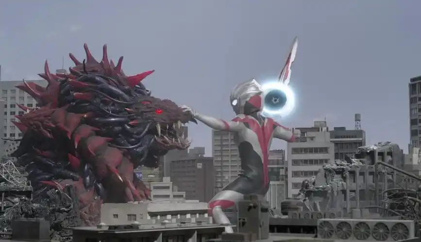 第1个技能,欧布奥特曼可以徒手和怪兽战斗,而且格斗能力还不错,但是这