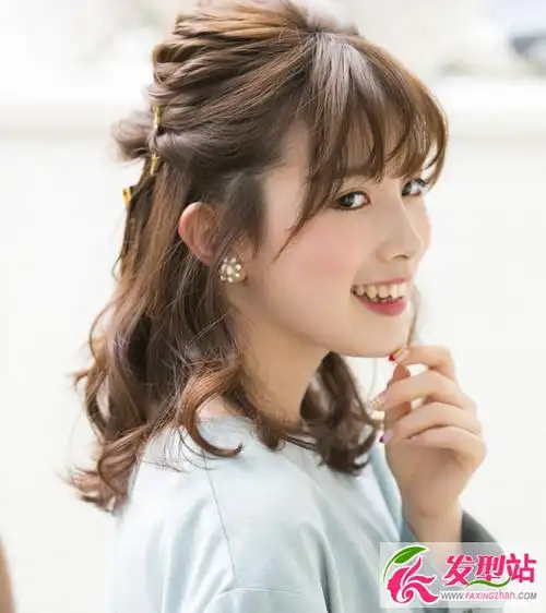大家闺秀半扎发图解 时尚半扎发教学图片步骤_发型站_最新流行发型