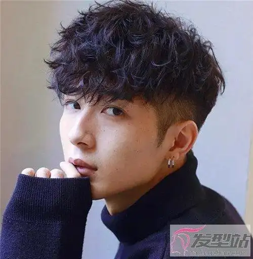 空气感男生烫发 潮男系帅哥发型_发型站_最新流行发型设计发型图片与