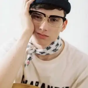 qq男生头像手托下巴_头像图片_扣扣乐园