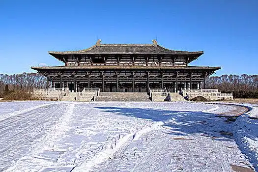 中国涿州影视城的古代建筑大殿