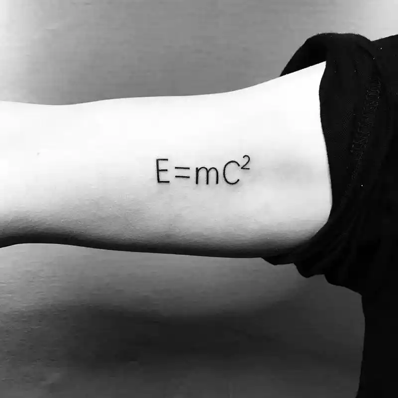 如果让你在身上只能纹一句话,你会纹什么?