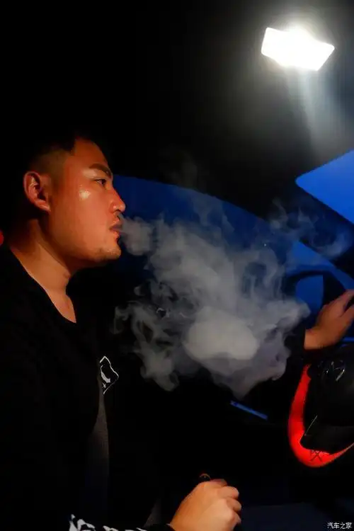 一根香烟抽走了寂寞点燃一根寂寞的香烟图片