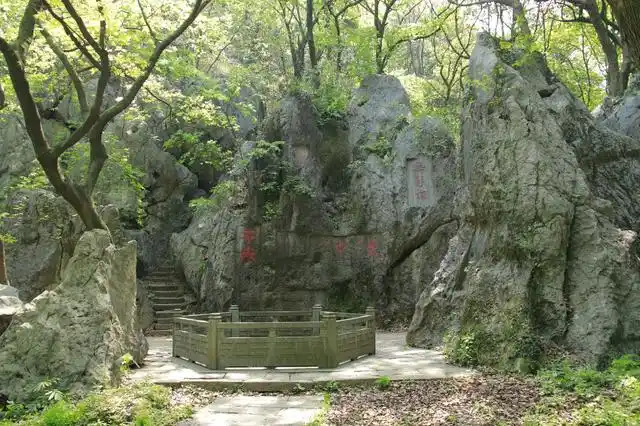 春光中的杭州:探秘南宋皇城遗址,杭州凤凰山里的春日迷踪(上)