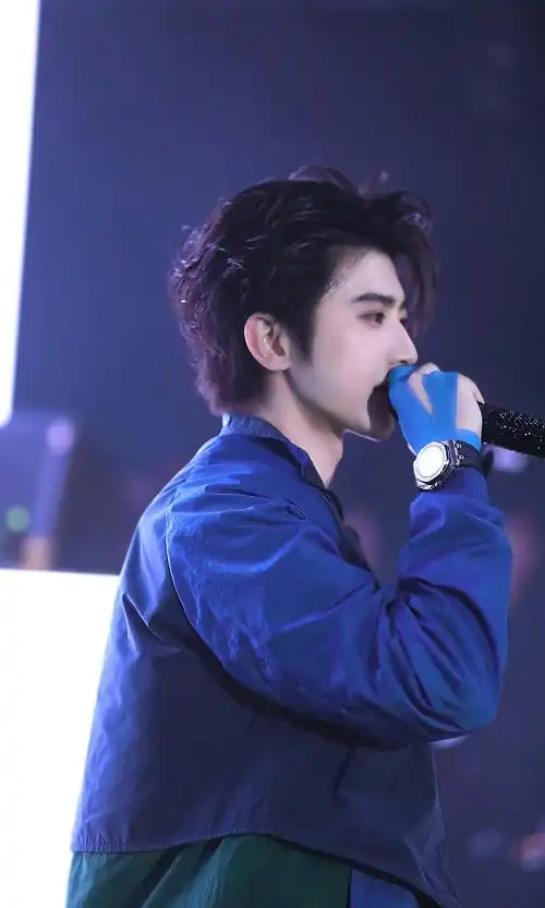 蔡徐坤:用音阶,用坚持,与时光作伴,遇见更好的.