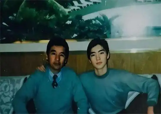 "音乐剧王子"阿云嘎:3岁丧父,6岁丧母,长兄逝世,命太苦了