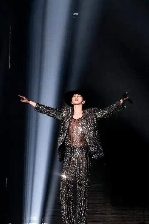 蔡徐坤站姐好会拍