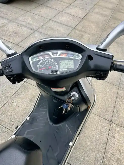 17年11月精品铃木电喷海王星.手续齐全 车况硬#二手摩托车 - 抖音