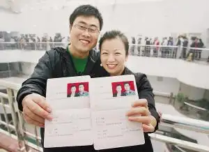 全十美",各地的新人们选择在此"三连十"的"吉日"拍摄婚纱照,登记结婚