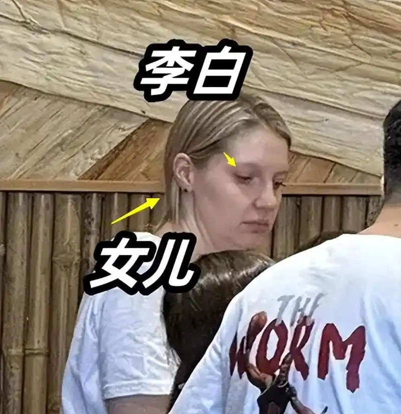 撒贝宁携一家三口去三亚度假,住昂贵的酒店,李白已经显老态_腾讯新闻