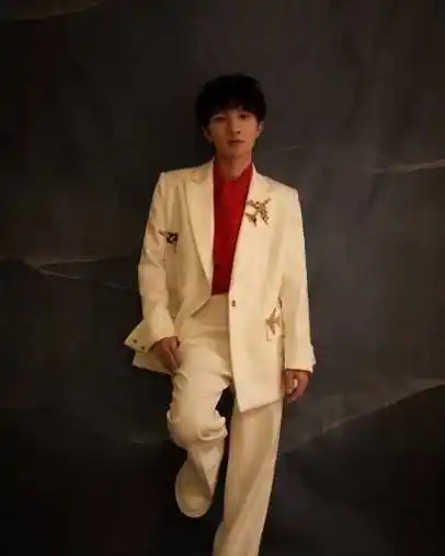 《创4》刘宇哪都好就是个子矮,当与周深同框,真实身高肉眼可见_观众