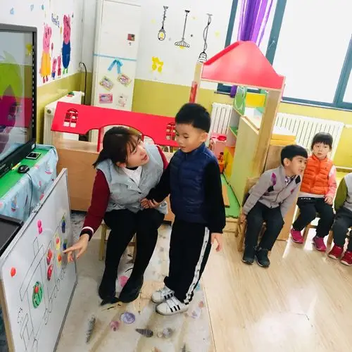 西瓜爷爷开火车,咔嚓咔嚓去旅行.