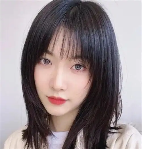 有层次感的碎发直发,如何剪一个有层次感的发型