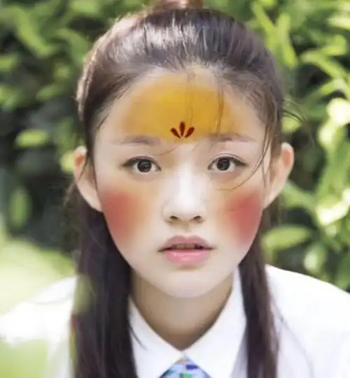 "花黄妆"席卷娱乐圈?忍住热巴,扛过杨幂,却被杨超越美哭了