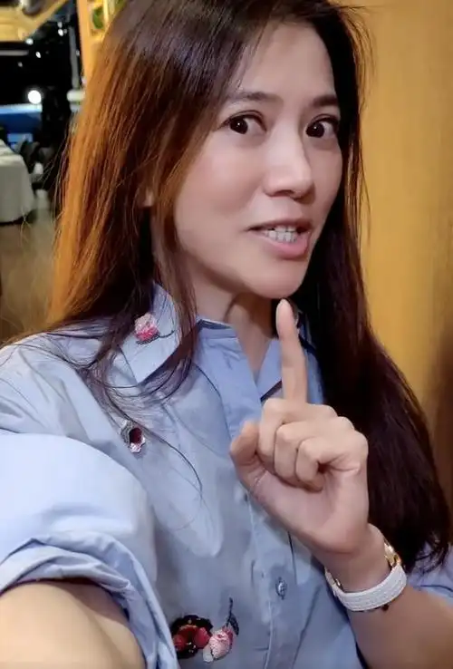 各位主创重聚,现场星光熠熠,包括周润发的妻子陈荟莲,袁咏仪,方中信