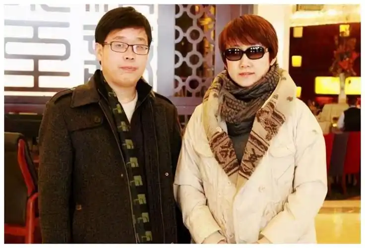 成方圆离婚两次60岁难寻伴侣老父亲为她单身无子而忧心