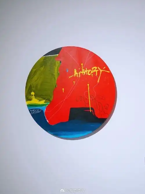 这也是我第一次看涂鸦展,刚一进入展览区,我就被一个巨大的涂鸦墙给